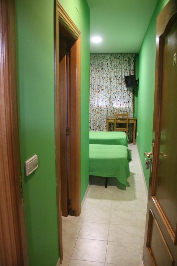 Hostal Burgales Milagro Exterior photo